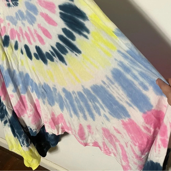 525 America Revolve Tie Dye Handkerchief Hem Maxi‎ Dress size Medium - Picture 4 of 9